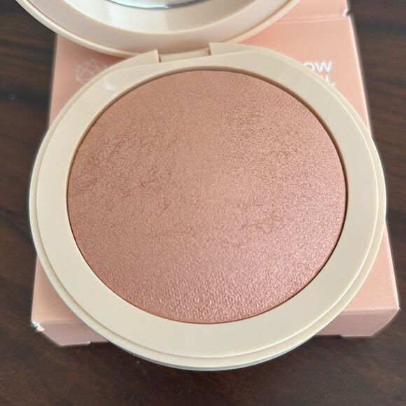 EM Cosmetics Radiant Veil Blush in Magic Hour pink sparkles lightweight NWT - Picture 6 of 12